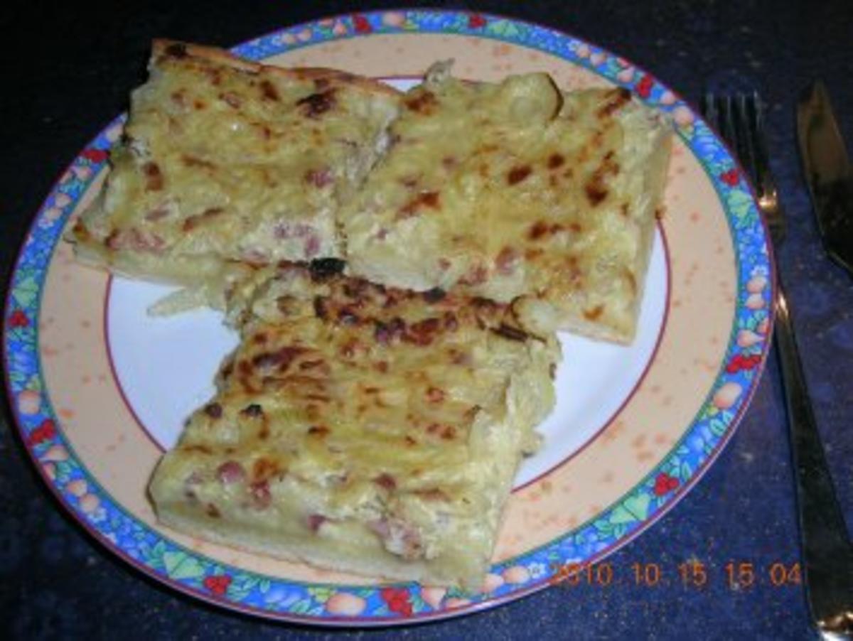 Zwiebelkuchen mit Mondamin Fix-Teig für Gemüsekuchen und margeren Speck ...