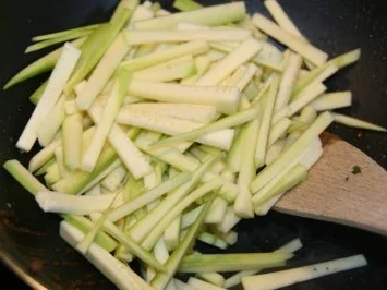 Geflügel: scharf-pikante Hähnchenbrust im Wok - Rezept - Bild Nr. 4