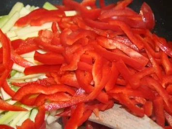 Geflügel: scharf-pikante Hähnchenbrust im Wok - Rezept - Bild Nr. 5