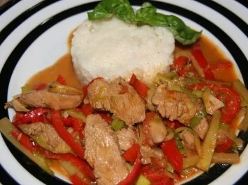 Geflügel: scharf-pikante Hähnchenbrust im Wok - Rezept