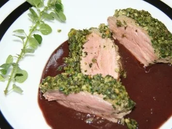 Lamm: Lammlachse mit Kräutern und Rotweinsauce - Rezept