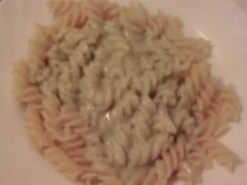 Rezept: Pesto-Sahne-Sauce Bild Nr. 2 Pesto-Sahne-Sauce - Rezept - Bild Nr. 2