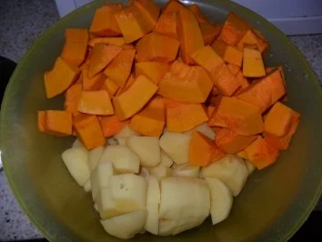 Rezept: Kürbis - Kartoffel - Suppe Bild Nr. 2 Kürbis - Kartoffel - Suppe - Rezept - Bild Nr. 2
