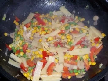 Rezept: boto's Bami Goreng mit Spiegelei Bild Nr. 3 boto's Bami Goreng mit Spiegelei - Rezept - Bild Nr. 3