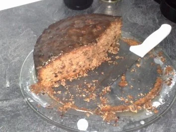 Rezept: Feiner Nougat-Marzipan-Rosinen-Kuchen Feiner Nougat-Marzipan-Rosinen-Kuchen - Rezept