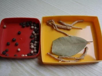 Rezept: Gewürzöl: Pfeffer-Öl Bild Nr. 3 Gewürzöl: Pfeffer-Öl - Rezept - Bild Nr. 3