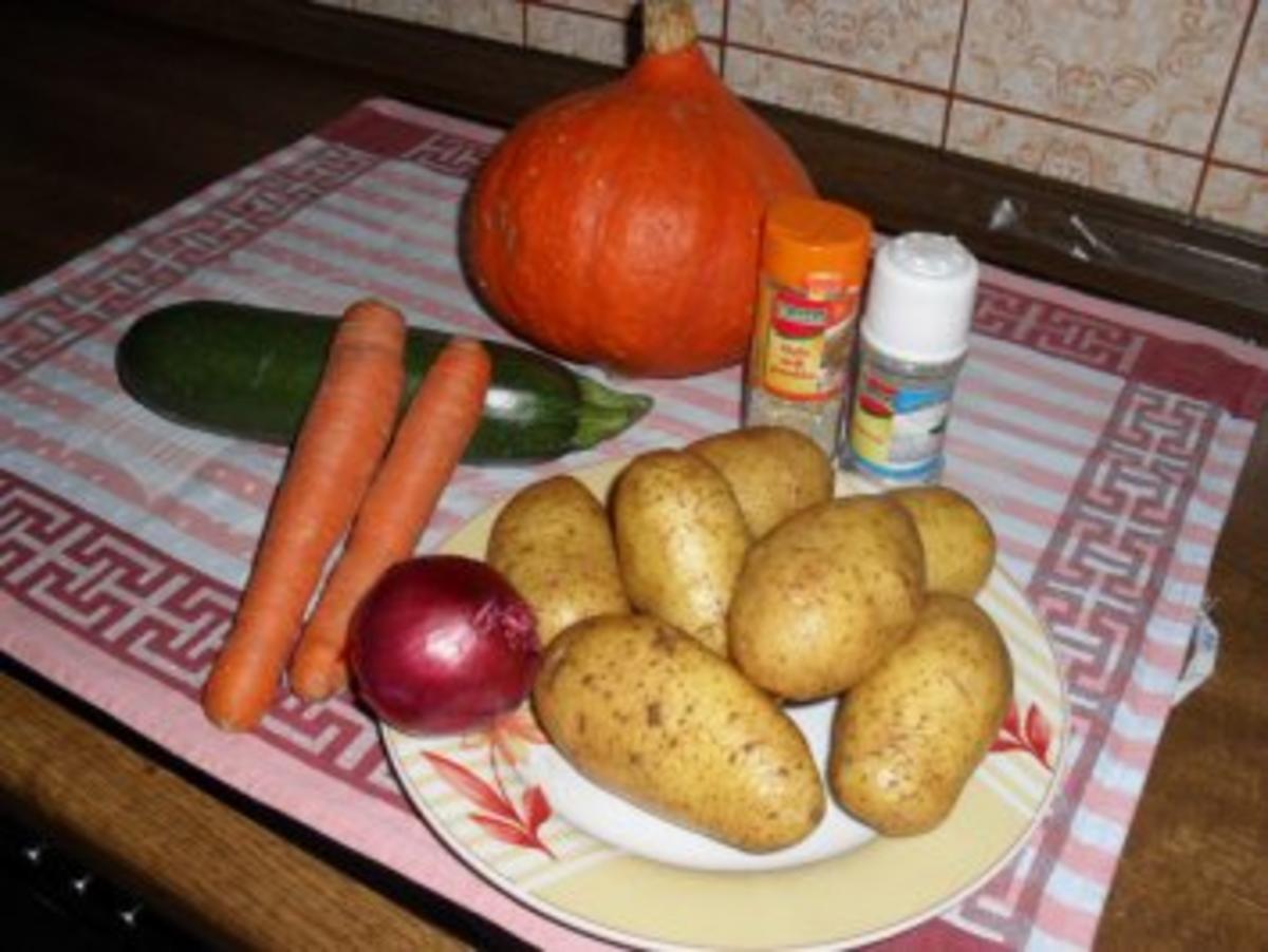 Kürbisgemüse mit Karotten, Zucchini und Kartoffeln - Rezept von
Brutzlere