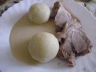 Rezept: Schweineschulter gekocht mit scharfer Meerrettichsauce und Klößen Schweineschulter gekocht mit scharfer Meerrettichsauce und Klößen - Rezept