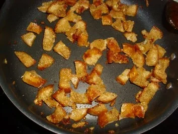 Rezept: Schweineschulter gekocht mit scharfer Meerrettichsauce und Klößen Bild Nr. 3 Schweineschulter gekocht mit scharfer Meerrettichsauce und Klößen - Rezept - Bild Nr. 3