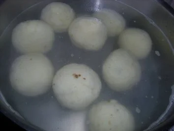 Rezept: Schweineschulter gekocht mit scharfer Meerrettichsauce und Klößen Bild Nr. 9 Schweineschulter gekocht mit scharfer Meerrettichsauce und Klößen - Rezept - Bild Nr. 9