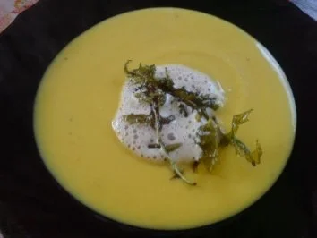 Rezept: Kürbissüppchen mit Cappuccino-Schaum Kürbissüppchen mit Cappuccino-Schaum - Rezept