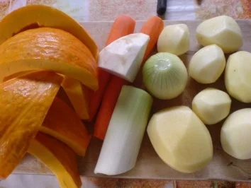 Rezept: Kürbissüppchen mit Cappuccino-Schaum Bild Nr. 4 Kürbissüppchen mit Cappuccino-Schaum - Rezept - Bild Nr. 4