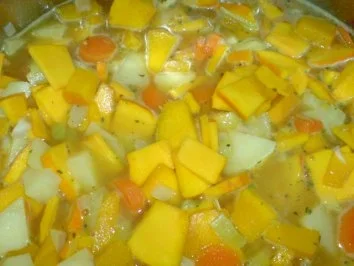 Rezept: Kürbissüppchen mit Cappuccino-Schaum Bild Nr. 8 Kürbissüppchen mit Cappuccino-Schaum - Rezept - Bild Nr. 8