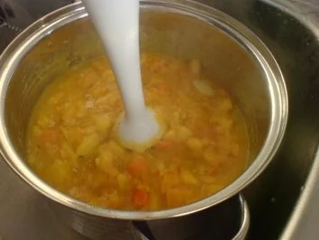 Rezept: Kürbissüppchen mit Cappuccino-Schaum Bild Nr. 10 Kürbissüppchen mit Cappuccino-Schaum - Rezept - Bild Nr. 10