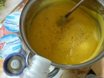 Rezept: Kürbissüppchen mit Cappuccino-Schaum Bild Nr. 11 Kürbissüppchen mit Cappuccino-Schaum - Rezept - Bild Nr. 11