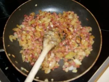 Rezept: Tiroler Speckknödel Bild Nr. 7 Tiroler Speckknödel - Rezept - Bild Nr. 7