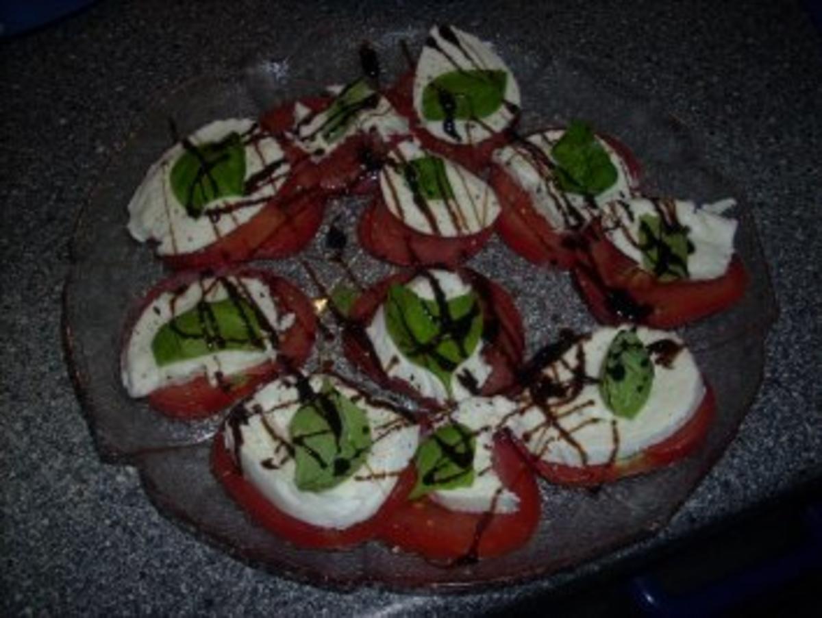Tomatensalat mit Büffelmozzarella und frischen Basilikum - Rezept
Eingereicht von ursulaschulze1111