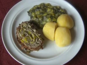 Lauch - Hackbraten mit Röstzwiebelkruste - Rezept