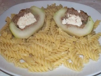 Kohlrabi mit Hackfleisch und Schafskäse gefüllt - Rezept