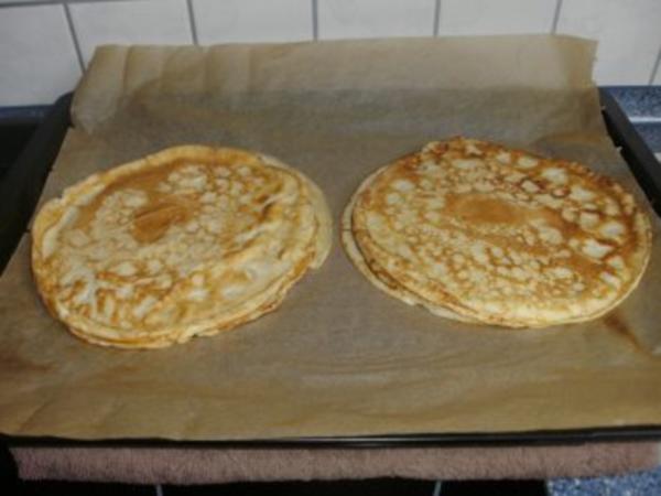 Überbackene Pfannkuchen gefüllt mit Spargel und Schinken - einfach ...