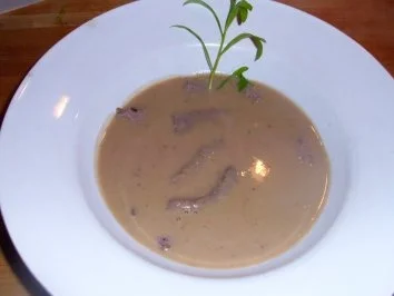 Rezept: Maronensuppe mit Streifen vom Tafelspitz Maronensuppe mit Streifen vom Tafelspitz - Rezept