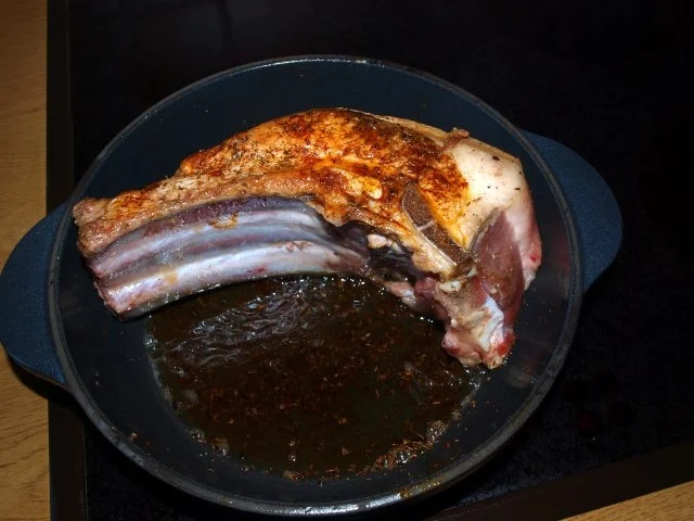 Schweinerippe dick, geschmort mit Äpfeln und Zwiebeln - Rezept - Bild Nr. 2