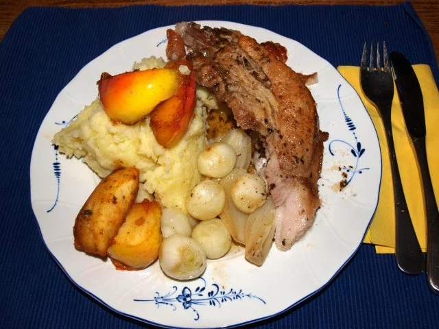 Schweinerippe dick, geschmort mit Äpfeln und Zwiebeln - Rezept