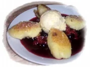 Kartoffel-Quark-Nocken mit Beerensalat - Rezept