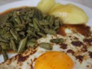Vegetarisch: Bohnen-Kräuter-Pfanne mit Speigelei und Salzkartoffeln - Rezept