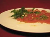 Fisch-Carpaccio mit Pinienkernen - Rezept