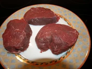 Rinderhüftsteaks mit Röstzwiebeln und geschmolzenen Tomaten - Rezept - Bild Nr. 2