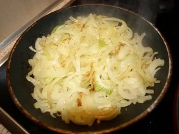 Rinderhüftsteaks mit Röstzwiebeln und geschmolzenen Tomaten - Rezept - Bild Nr. 6