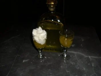 Ananaslikör-Jetzt ist er fertig - Rezept