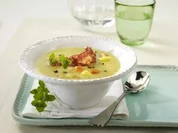 Cremige Kartoffel-Trüffelsuppe mit Knusperbacon - Rezept