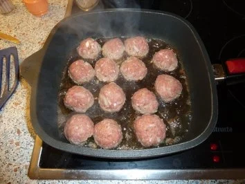 Hackbällchen in Paprika-Tomatensoße - Rezept - Bild Nr. 3