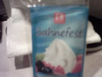 Rezept: Sahnetorte mit Preiselbeeren--- Bild Nr. 6 Sahnetorte mit Preiselbeeren--- - Rezept - Bild Nr. 6