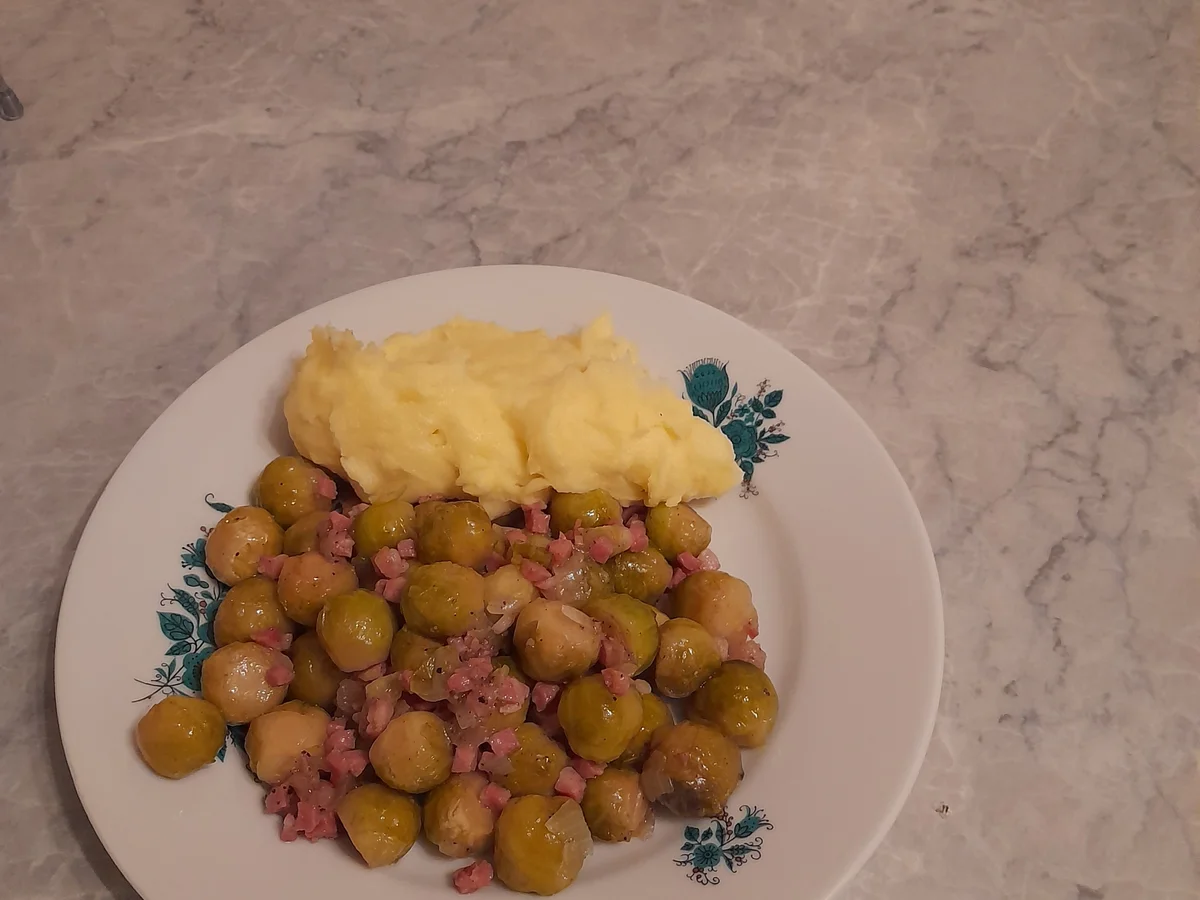 Rezept: Gemüse: ROSENKOHL an Schinkenwürfel Bild Nr. 6 Gemüse: ROSENKOHL an Schinkenwürfel - Rezept - Bild Nr. 6