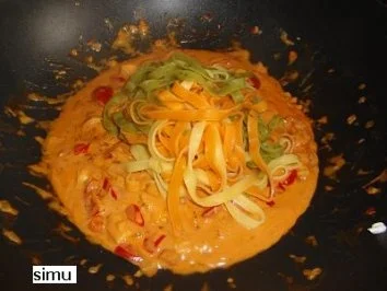 Rezept: Nudeln an Tomaten-Kokossauce Bild Nr. 6 Nudeln an Tomaten-Kokossauce - Rezept - Bild Nr. 6