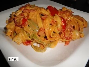 Rezept: Nudeln an Tomaten-Kokossauce Bild Nr. 7 Nudeln an Tomaten-Kokossauce - Rezept - Bild Nr. 7