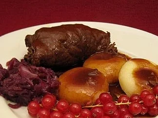 Rezept: Schlesische Klöße mit Rinderrouladen und Rotkohl Schlesische Klöße mit Rinderrouladen und Rotkohl - Rezept