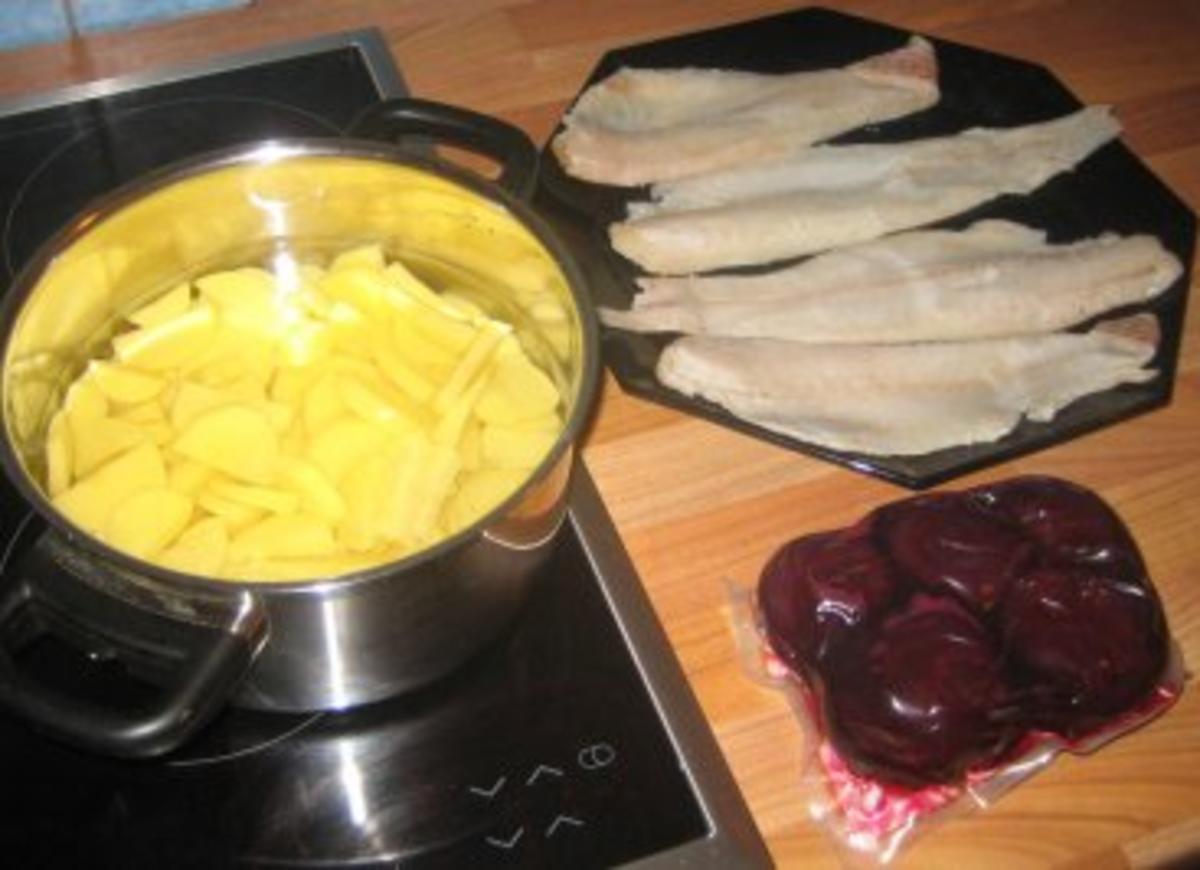 Fisch - Kabeljaufilet auf rote Betespiegel mit Kartoffelrand - Rezept