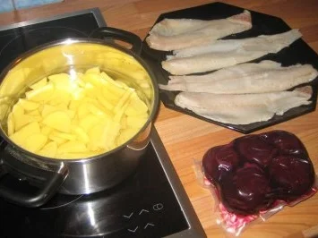 Fisch - Kabeljaufilet auf rote Betespiegel mit Kartoffelrand - Rezept
