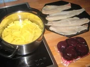 Fisch - Kabeljaufilet auf rote Betespiegel mit Kartoffelrand - Rezept