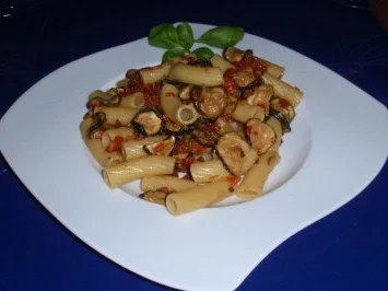 Rezept: Zucchini-Nudelpfanne Zucchini-Nudelpfanne - Rezept