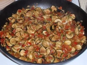 Rezept: Zucchini-Nudelpfanne Bild Nr. 2 Zucchini-Nudelpfanne - Rezept - Bild Nr. 2