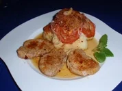 Rezept: Blumenkohl mit Tomaten-Zwiebelhaube und Filetmedaillons Blumenkohl mit Tomaten-Zwiebelhaube und Filetmedaillons - Rezept