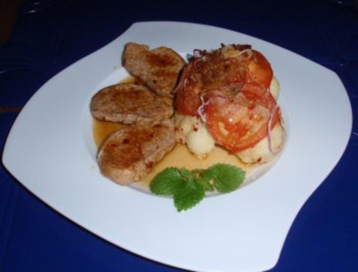 Blumenkohl mit Tomaten-Zwiebelhaube und Filetmedaillons - Rezept - Bild Nr. 8