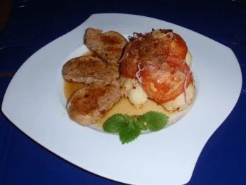 Blumenkohl mit Tomaten-Zwiebelhaube und Filetmedaillons - Rezept - Bild Nr. 8