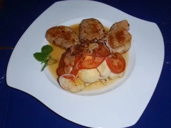 Blumenkohl mit Tomaten-Zwiebelhaube und Filetmedaillons - Rezept - Bild Nr. 9