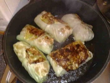 Rezept: Kohlrolladen mit Reis-Hack Füllung in Tomatensauce / Keine STERNEN vergeben bitte!!! Bild Nr. 5 Kohlrolladen mit Reis-Hack Füllung in Tomatensauce / Keine STERNEN vergeben bitte!!! - Rezept - Bild Nr. 5